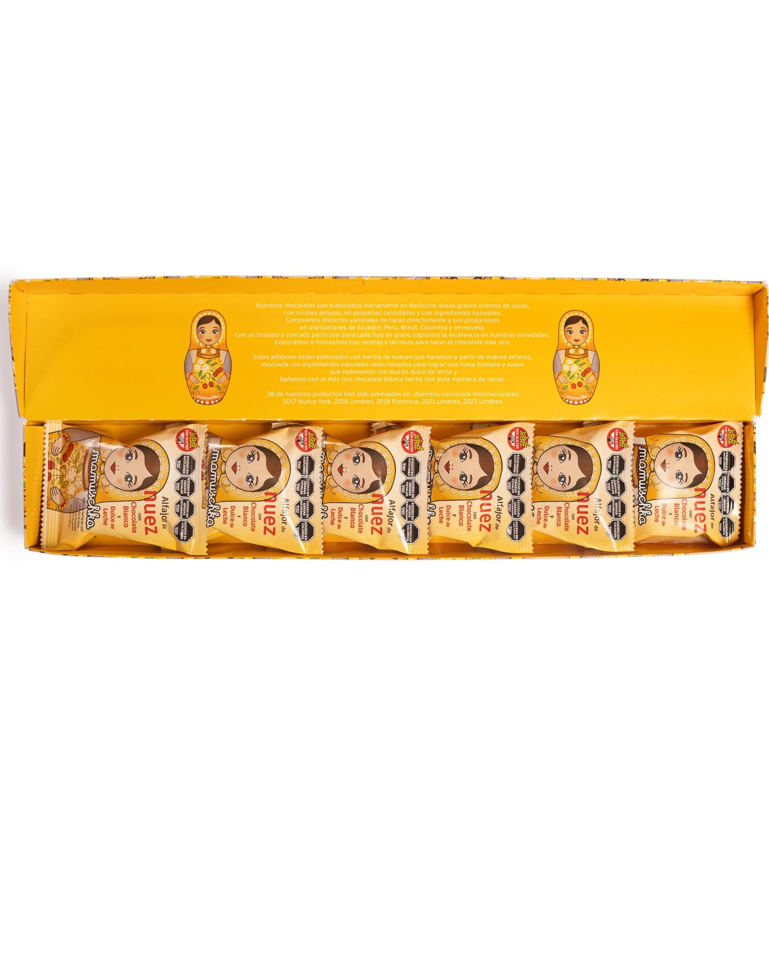 Caja 6 alfajores con harina de nuez y chocolate blanco. 