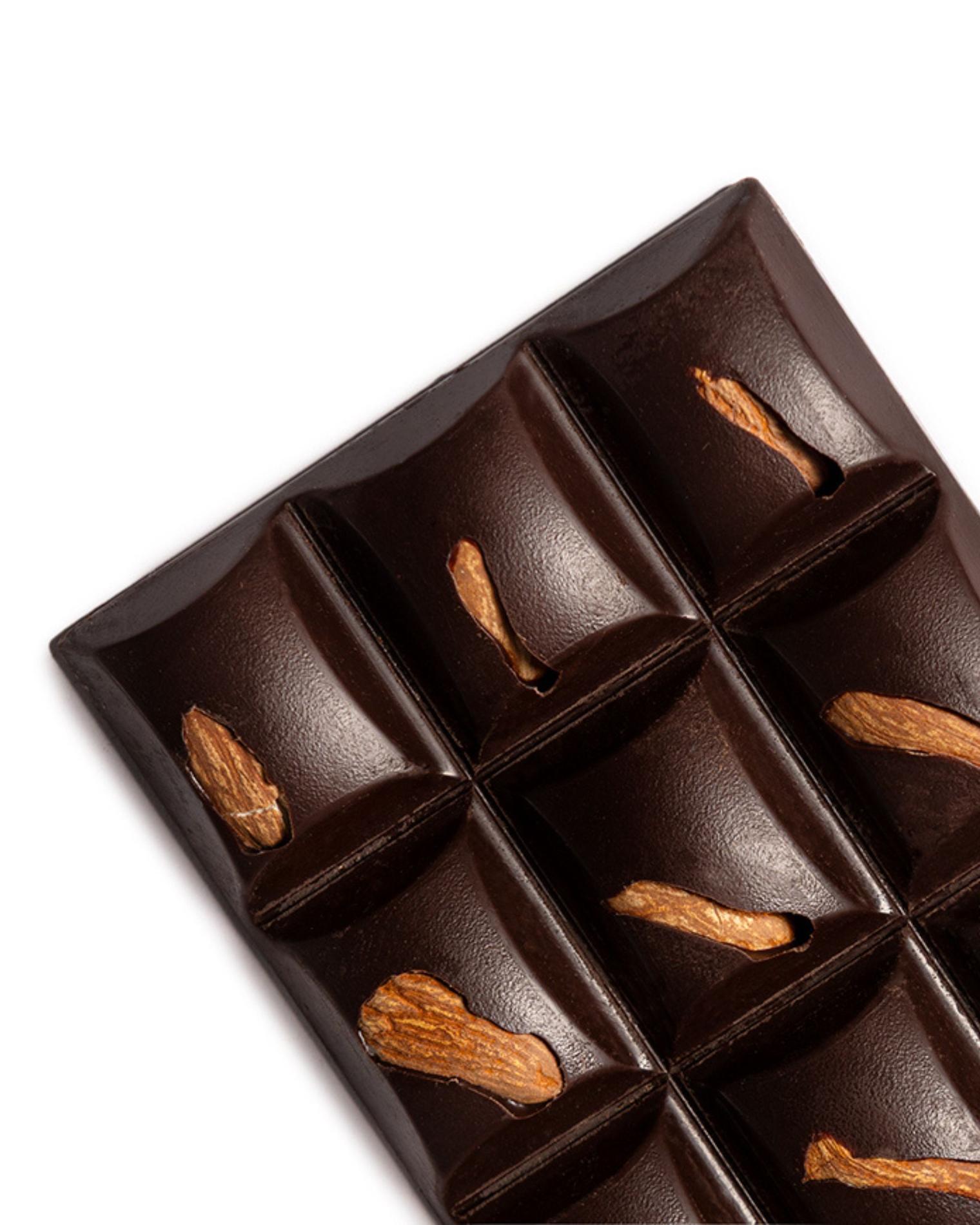 Tableta 80% Cacao con almendras enteras y tostadas